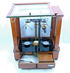 Antique / Vintage Christian Becker Scientific Balance Scale Glass & Wood Case - Imagen 1 de 12