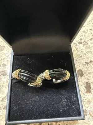 PENDIENTES LAGOS CAVIAR ORO 18K Y PLATA ESTERLINA ÓNIX (CABUJÓN ESTRIADO) Foto 1 de 4