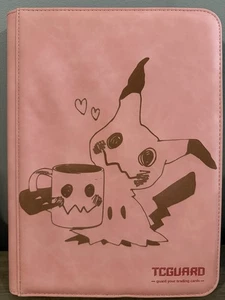 Carpeta Mimikyu grabada con láser Pokemon (hecha a pedido) - Imagen 1 de 4