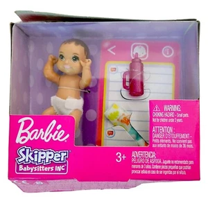Nuevo biberón y manta Barbie Baby Skipper Niñeras Inc cabello marrón ojos - Imagen 1 de 8