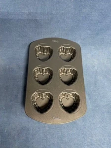 Wilton Heart Shaped 6-Hole Non-Stick Cupcake Muffin Tin Valentine's Day Bakeware - Picture 1 of 4