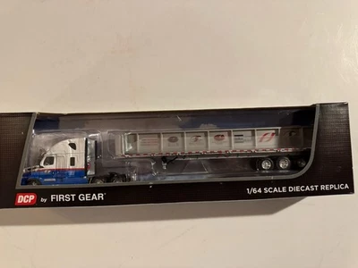 DCP 1/64 SME LOGISTICS Freightliner CASCADIA con dormitorio y eje cuádruple con carga Foto 1 de 4