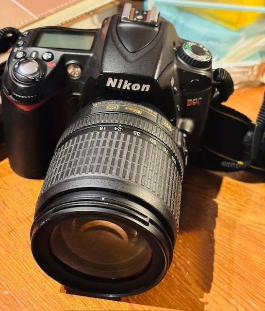 📷 Nikon D90 DSLR + 18-105mm VR Lens | Excellent Condition | Charger Included 🖤 - image 1 of 3