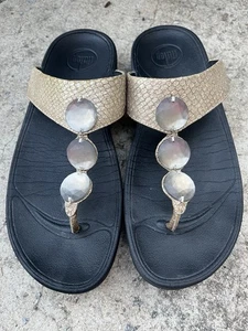 Sandali donna Fitflop Petra #476-011 oro pelle di serpente gioiello perizoma taglia 9/41 - Foto 1 di 9