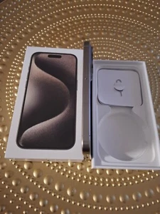 Apple iPhone 15 Pro - 256Go - Titane Blanc (Déverrouillé) - Photo 1/4