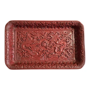Bandeja rectangular china con 2 dragones de 4 patas y la perla de la sabiduría de plástico rojo - Imagen 1 de 10