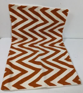 Pottery Barn Pillow Cover, Orange Chevron Crewel Zig Zag Lumbar 15.5 x 24 - Bild 1 von 6