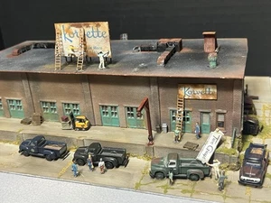 Custom Spur N "2 Jungs und EJ Korvettes" Lager Gewerbegebäude Diorama - Bild 1 von 13