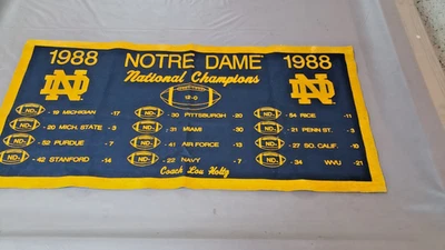 NOTRE DAME CAMPEONES NACIONALES FIELTRO BANDERA 1988 Foto 1 de 4