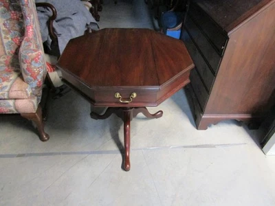 Henkel Harris Jefferson Black Cherry Octagon Flip Top Pedestal Table-- Made 2000 - Image 1 of 4