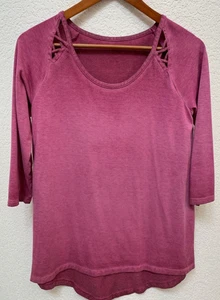 SO Women's Top Size Small 3/4 Sleeve Dyed Pink Cutout Scoop Neck Relaxed Fit - Picture 1 of 9