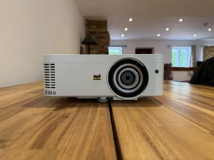 ViewSonic LS550WH 3000 Lumens HD 720p LED Short Throw Projector Golf Sim - Picture 1 of 18