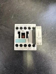 SIEMENS 3RH1131-1BB40 CONTACTOR 10A 240VAC 3RT1916-1EH00 SURGE SURPRESSOR 12-250 - Picture 1 of 3
