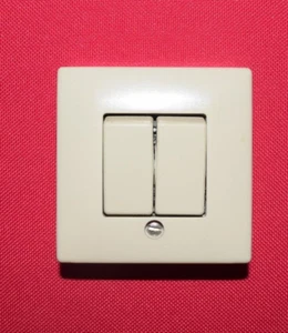 Busch-Jaeger Serienschalter AP 2600/5 AJ cremeweiß - Bild 1 von 3