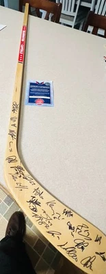 Palo de hockey firmado por el equipo Washington Capitals  Foto 1 de 3