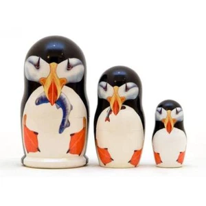 Papageientaucher Vogel Familie Russische Holz Nistpuppe Set 3-teilig Handbemalt Decoupage - Bild 1 von 1