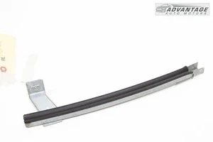 2016-2019 FORD EXPLORER REAR LEFT DOOR WINDOW GLASS CHANNEL GUIDE RETAINER OEM - Picture 1 of 5