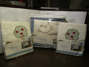 Kids Line Set of 3 Wall hanging & Valances - "Clover Fields" Bunny Rabbits - Bild 1 von 8
