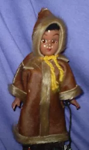 VINTAGE COSTUME DOLL "INDIAN HANDICRAFT" MADE IN CANADA W/TAG ( @FC 2) - Picture 1 of 4