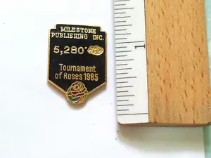 1986 Tournament Of Roses Media Pin Anstecker Milestone Publishing Inc Anstecknadel - Bild 1 von 1