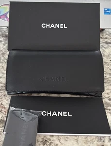Nuevo estuche de cuero para gafas de sol CHANEL con tela, folleto - Imagen 1 de 8