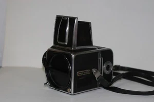Fotocamera Analogica Hasselblad 500 cm con Magazzino A12 incluso - Foto 1 di 7