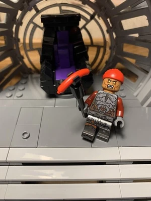 LEGO The Lord of the Rings: Barad-dur (10333) - Brown Orc Chef Minifigure (b2) - Image 1 of 2