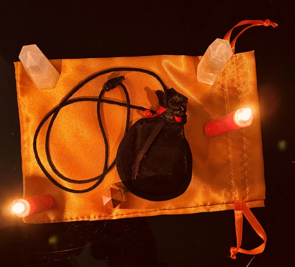 Mystical Astra Luxor Pouch -Bolsa protectora que te protege de todo mal y mal Foto 1 de 1