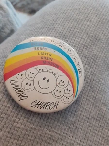Insignia vintage de Caring Church - Imagen 1 de 2