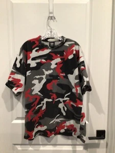 EUC IZ it U. Men’s X large red black gray white tee shirt camouflage design - Picture 1 of 4