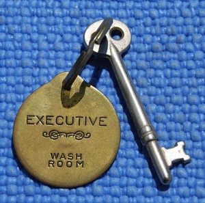 Executive Wash Room w SKELETON KEY solid brass tag keyring fob - Imagen 1 de 4