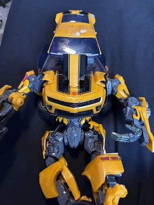Transformers Revenge of the Fallen Ultimate Bumblebee Battle Charged - Image 1 of 4