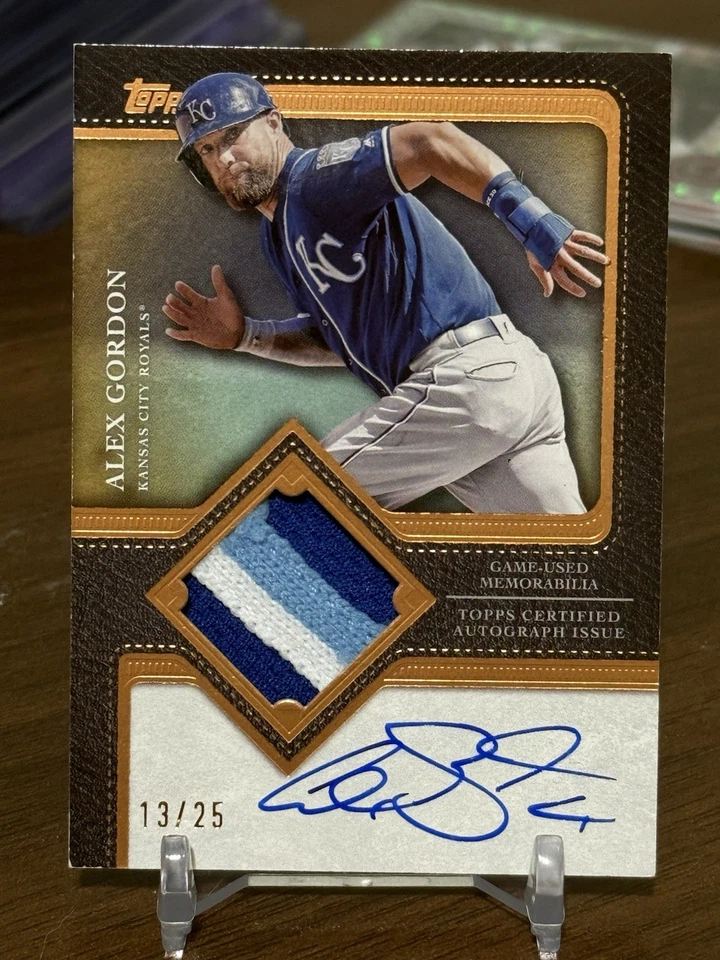 Обновление 2025 Topps Alex Gordon трехцветная нашивка с автографом ОРАНЖЕВАЯ /25 Kansas City Royals - Изображение 1 из 4