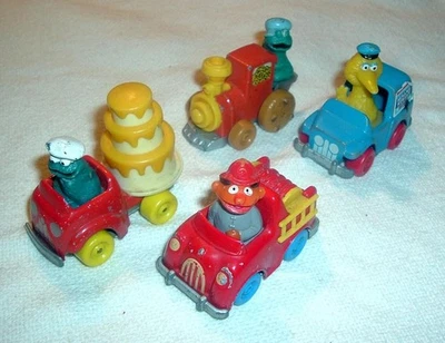 (4) Juguetes de vehículo diecast vintage de los años 80 de los Muppets de Plaza Sésamo Foto 1 de 3