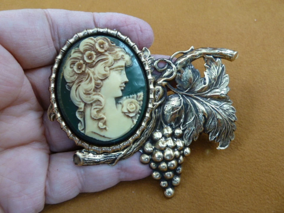 (CL20-19) MIRA HACIA ABAJO MUJER CAMAFEO verde uvas latón prendedor colgante joyería COLLAR Foto 1 de 1