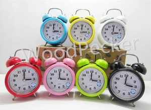 x Orologio Sveglia Da Tavolo Con Luce Stile Vintage Colorata Camera 2832 linq - Foto 1 di 1