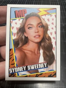 Sydney Sweeney Trading Card personalizzata stile anni 90 di MPRINTS - Foto 1 di 2