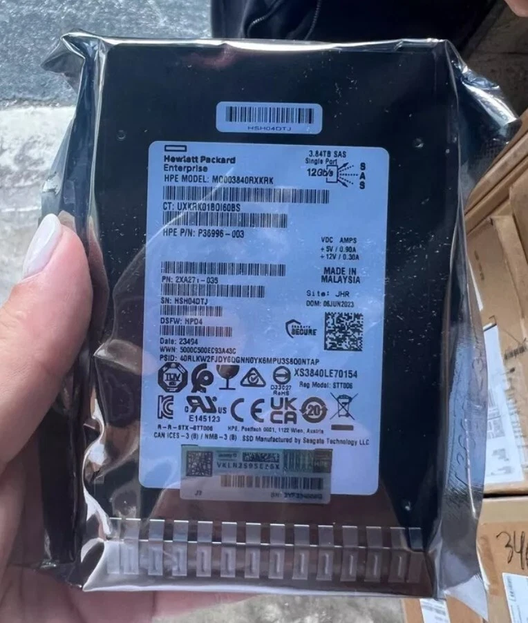 Seagate P36996-003 3.84TB HPE SSD 2.5″ SAS 12Gb/s Server M0003840RXKRK - Image 1 of 1