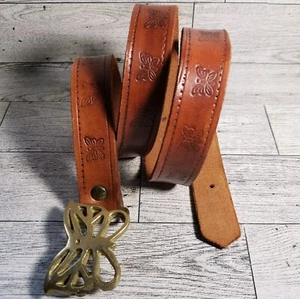 Fibbia per cintura farfalla vintage in pelle ottone massiccio e pelle stampata anni 70 29-33 in - Foto 1 di 10