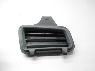 2000 VOLVO S40 V40 RH БАМПЕР РЕШЕТКА СО СТОРОНЫ ПАССАЖИРА 882289RH OEM & SANA - Изображение 1 из 4