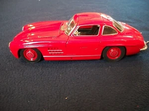 VINTAGE Welly Mercedes-Benz 300 SL 1:24 scale Die-cast #24064 Officially License - Picture 1 of 4