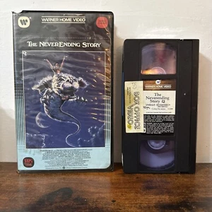 The Neverending Story (VHS, 1993) HTF Warner Black Clamshell Former Rental - Foto 1 di 16