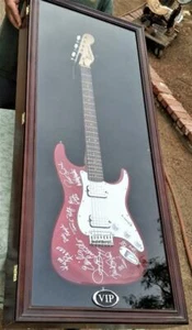 TOWER OF POWER Autographed Guitar Fender Squire Bullet in Locking Case - Foto 1 di 12