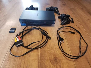 Sony Playstation 2 Spielkonsole mit 3 Controllern und Kabeln Schwarz | getestet - Bild 1 von 1