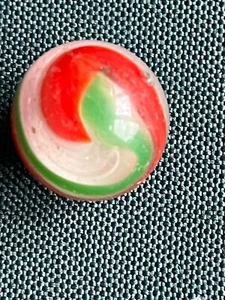 Vintage Red, Green, White + Clear Swirl Glass Marble - Bild 1 von 11
