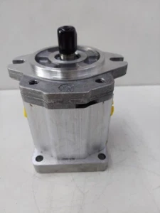 SNW2NN-/-017-R-1-06-GF-NN-E6-E5 Danfoss/Turolla Gear Pump 211.20.154.00 - Picture 1 of 4