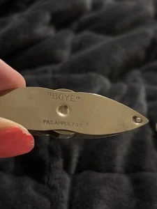 Raro brevetto applicato per navetta antica metallo tatting 1916 vintage Boye - Foto 1 di 11