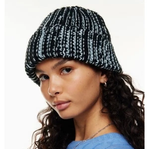 NWT Aritzia Sunday Best Memphis Beanie Women's OSFM Ribbed Cozycore Outdoor - Picture 1 of 8