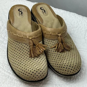Soft Walk Women's Size 8N Tan Tasseled Slip On Clogs Casual Comfort Peforated - Picture 1 of 12