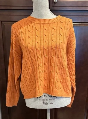 Suéter para mujer Calvin Klein suave tejido con cable cuello redondo talla mediana Foto 1 de 4